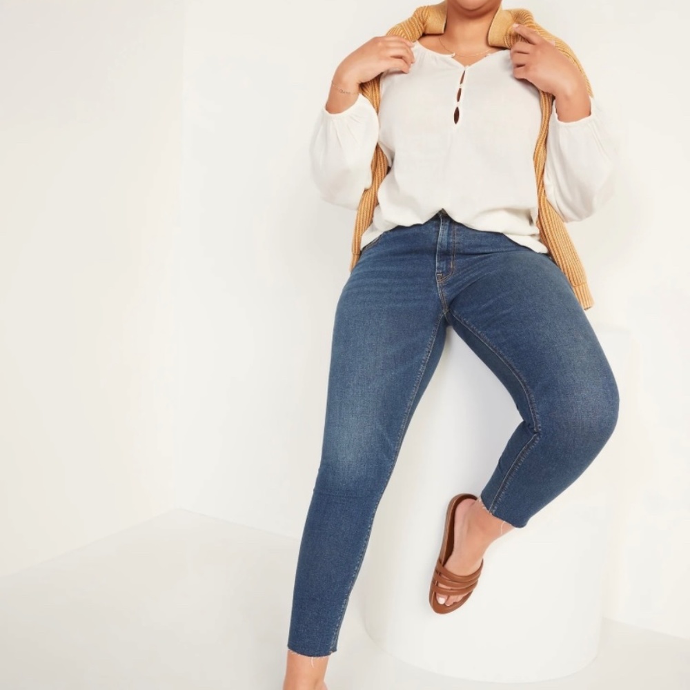 NWT: Old Navy Women's Jeans - 20 - Mid-Rise Rockstar Super-Skinny Cut-Off Ankle